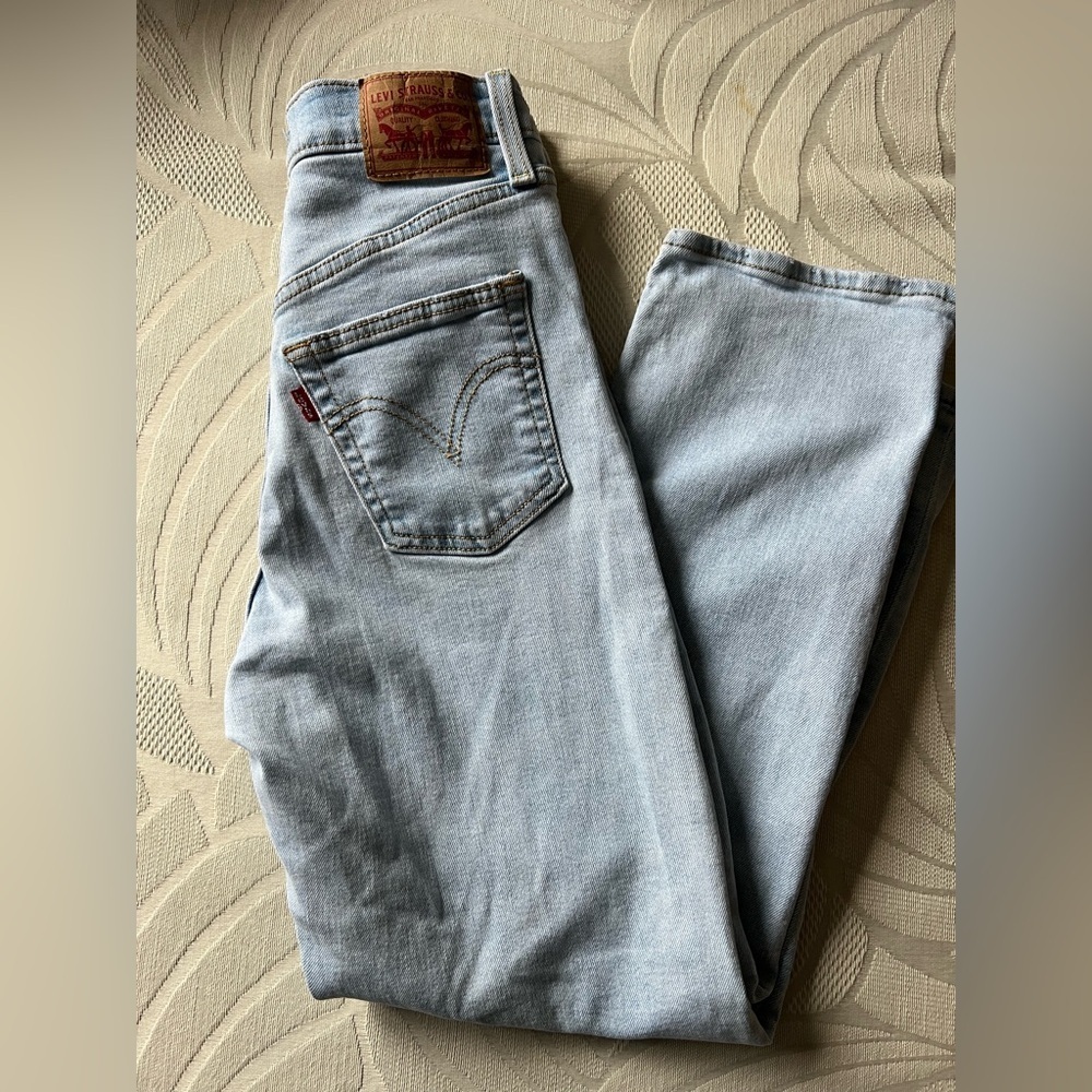 Levi's Light Wash Jeans - Picture 7 of 7
